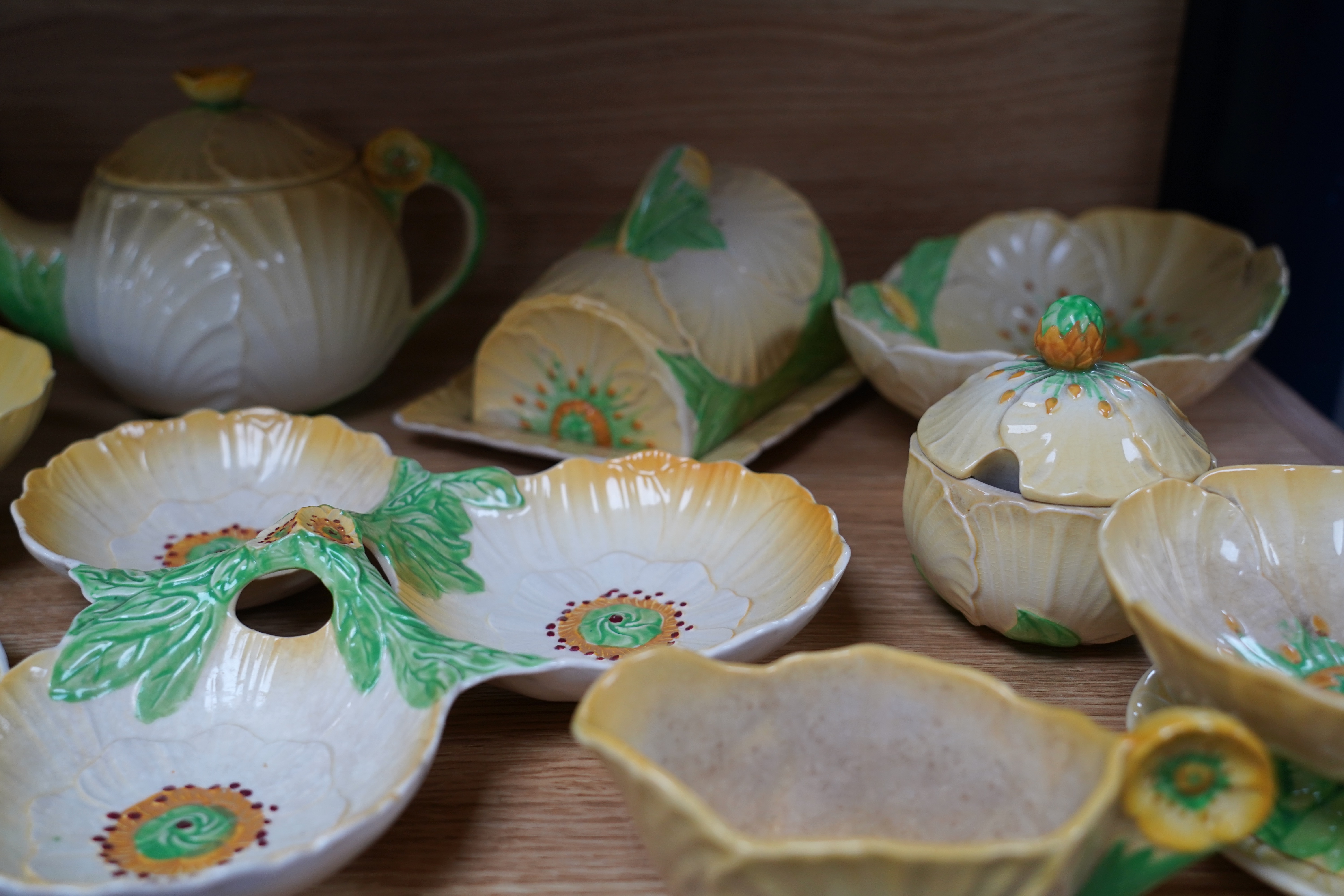 A collection of Carltonware cabbage pattern dinner wars